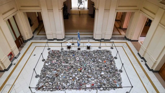 Piden una cautelar para que las piedras de la marcha vuelvan a un espacio público
