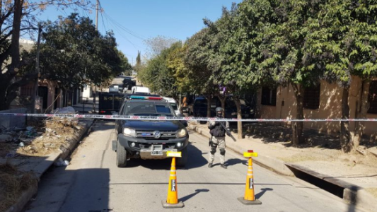 Narcomenudeo, intentaron sin suerte tirar la droga en el baño…todos detenidos