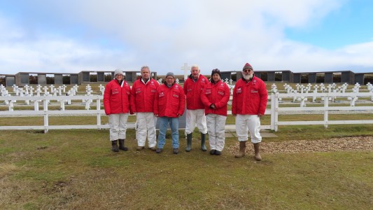 Malvinas: hallaron restos de 5 soldados en la tumba común de Darwin