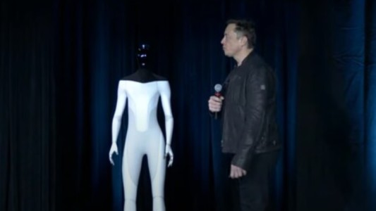 Elon Musk anunció que Tesla ya trabaja en un robot humanoide