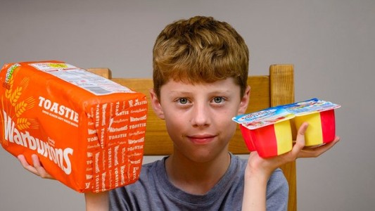 El caso del nene que tiene fobia a la comida: solo comió pan y yogur durante 12 años