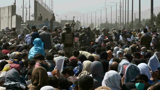 Siete muertos en el aeropuerto de Kabul en medio de la huida de Afganistán