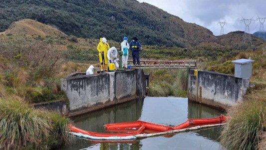 Un derrame de combustible diésel comprometió el abastecimiento de agua en Quito