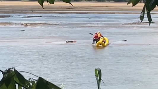 Pensaron que estaba muerto, pero el hombre dormía una siesta en el río