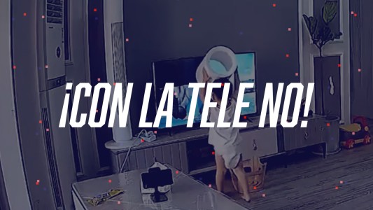 Destruyó una TV para "ayudar" a un dibujo animado