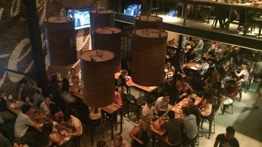 Hablaron los dueños del bar destrozado en La Plata: "Creyeron que se los echó injustamente"