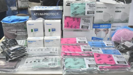 Condenaron a dos años de prisión a dos personas que vendían barbijos Atom Protect truchos