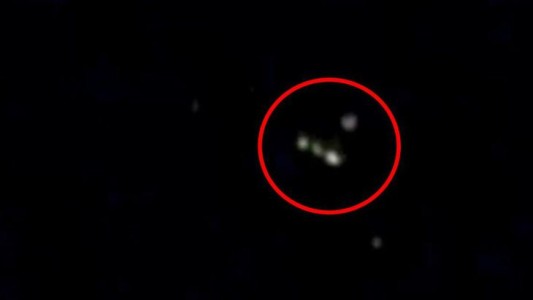 Video: pasajeros captaron un OVNI escoltando un avión de Aerolíneas en Tierra del Fuego