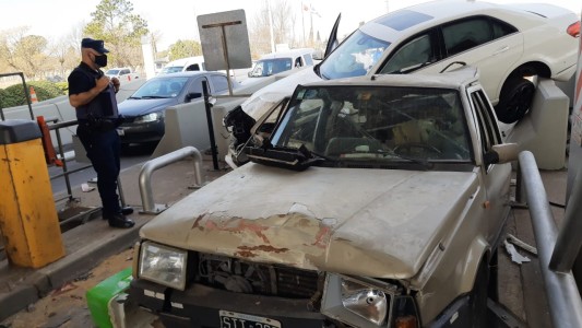 Impactante choque en cadena en el peaje de la ruta E53