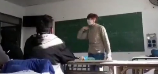 Habló el alumno increpado por la profesora: "Venía bastante bien, pero ahora me dijo que ya me la llevé"