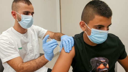 Israel autorizó la tercera dosis de la vacuna contra el coronavirus para todos los mayores de 12 años