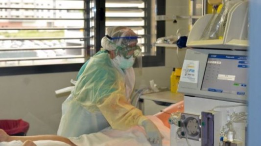 La variante Delta tiene el doble de riesgo de hospitalización, según investigación británica