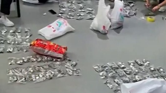 Un hombre compró un auto de 7.800 dólares con monedas