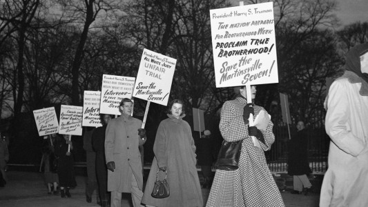 A 70 años de ser ejecutados por una violación, otorgaron el indulto a siete afroestadounidenses