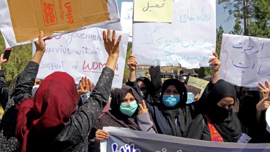 Los talibanes reprimieron con gas lacrimógeno una protesta de mujeres en Kabul