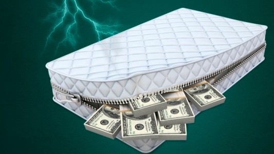 Con los dólares bajo el colchón perdés plata: expertos aconsejan dónde invertirlos