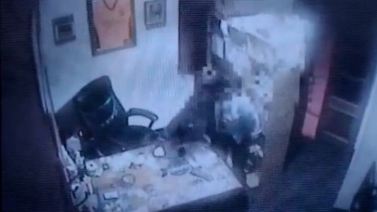 Video: robó el celular del dueño de un boliche, quedó filmada y la detuvieron