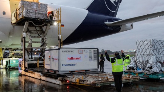 Covid-19: llegaron 1.736.000 dosis de Sinopharm y Argentina ya recibió más de 57 millones