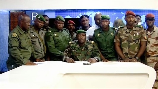 Militares dan un golpe de estado en Guinea y capturan al presidente