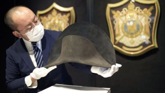 Presentan sombrero de Napoleón recién descubierto gracias a ADN