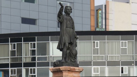 La escultura de una mujer indígena reemplazará a la estatua de Colón en la Ciudad de México