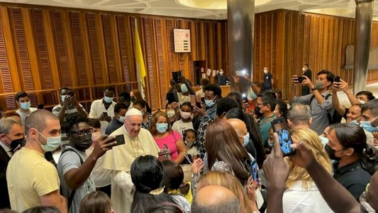 Francisco recibió a refugiados afganos en el Vaticano