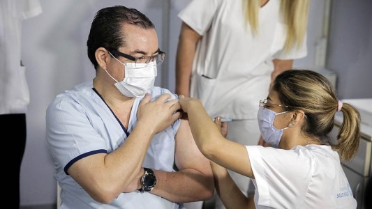 Coronavirus: Tucumán aplicará tercera dosis de la vacuna a todo el personal de salud