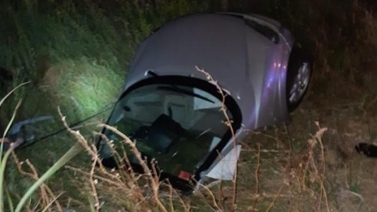 Una pareja murió tras quedar 3 días atrapada en el auto accidentado