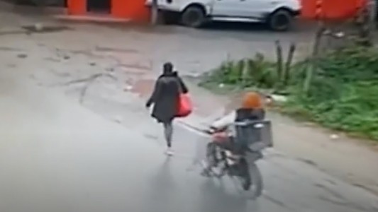 Atropelló a una mujer, la dejó tirada y huyó