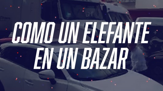 Un camionero embistió a varios autos e intentó huir