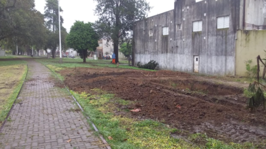 Quiso construir una pileta al borde de la ciclovía