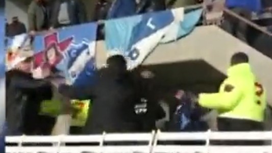 Piñas entre hinchas durante el partido de la Selección termina con seis detenidos