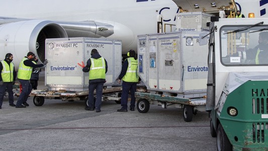 Llegan esta noche nuevas vacunas y Argentina superará los 59 millones de dosis recibidas