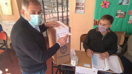 "Juego a matar o morir siempre": la contundente frase de Luis Juez al emitir su voto