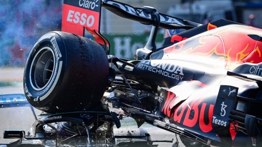 Fórmula 1: Hamilton se salvó de milagro y sancionaron a Verstappen