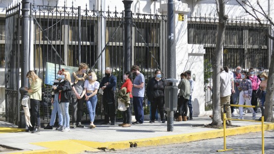 Se intensifica la llegada de gente a las escuelas: ya votó el 49% del padrón