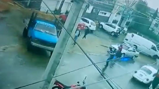 Así logró escapar un conductor del ataque de un comando armado