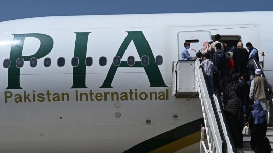 Despegó del aeropuerto de Kabul el primer vuelo comercial desde la vuelta de los talibanes al poder