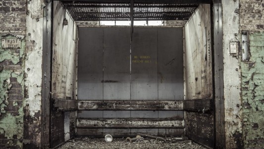 Hallaron un esqueleto dentro de un ascensor que llevaba 24 años fuera de servicio en un hospital