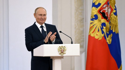 Putin, aislado por casos de covid-19 en su entorno