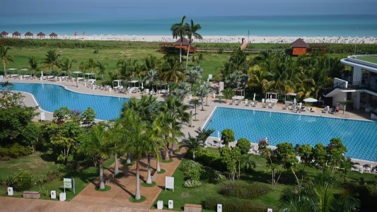 Las playas cubanas se preparan para el regreso de los turistas