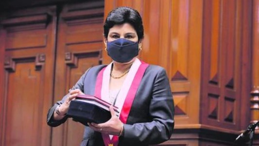 Congresista apareció bañándose en una sesión virtual en Perú: "Pido disculpas"