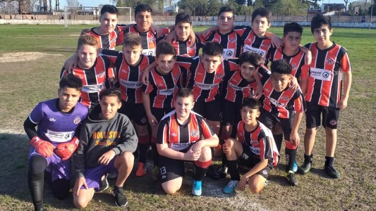 Un niño erró un penal decisivo en un partido y la reacción del árbitro conmovió a todos