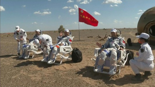 Astronautas chinos regresan a la Tierra tras una misión espacial de 90 días