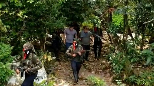 El Ejército de Liberación Nacional colombiano libera a 2 militares secuestrados