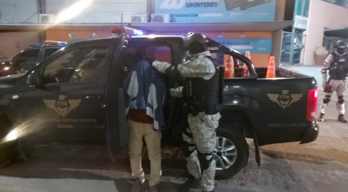 Narcomenudista “promotor cultural”: vendía droga envuelta en páginas de libros