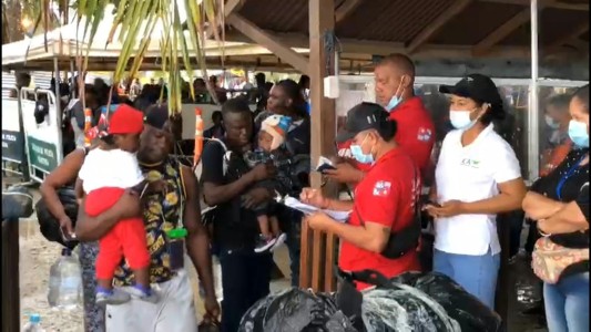 Hay casi 20 mil migrantes varados en la frontera entre Colombia y Panamá