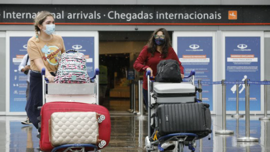 Flexibilizan medidas para los viajeros que lleguen a Argentina