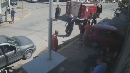 El momento en que los bomberos salvan a un nene que no respiraba
