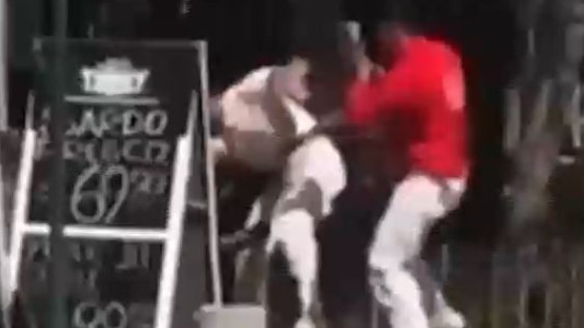 Video: Discusión de tránsito termina en una brutal golpiza